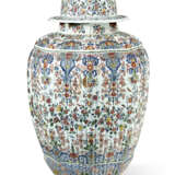 A MASSIVE DUTCH DELFT OR DUTCH DELFT STYLE VASE AND COVER - фото 1