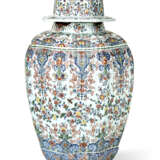 A MASSIVE DUTCH DELFT OR DUTCH DELFT STYLE VASE AND COVER - фото 3