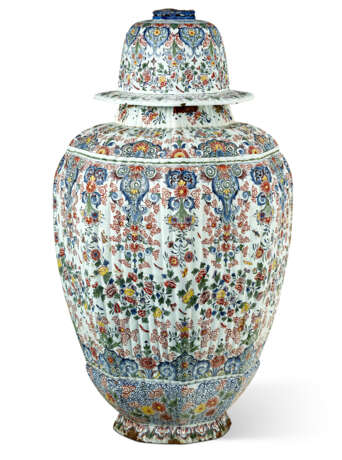 A MASSIVE DUTCH DELFT OR DUTCH DELFT STYLE VASE AND COVER - фото 4