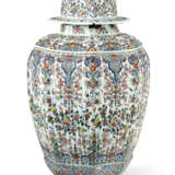 A MASSIVE DUTCH DELFT OR DUTCH DELFT STYLE VASE AND COVER - фото 4