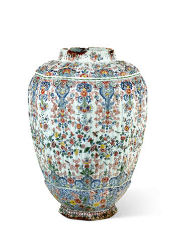 A MASSIVE DUTCH DELFT OR DUTCH DELFT STYLE VASE AND COVER - фото 5