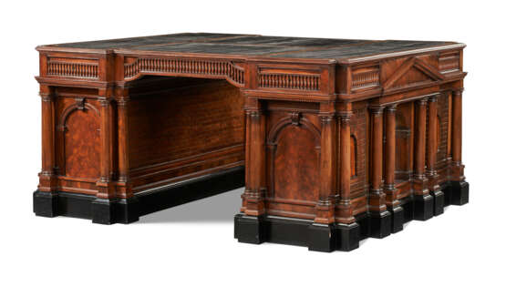 A LARGE ENGLISH MAHOGANY PARTNER`S DESK - photo 1