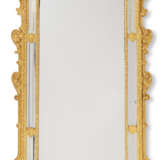 A PAIR OF ENGLISH GILTWOOD AND GILT-GESSO PIER MIRRORS - Foto 3