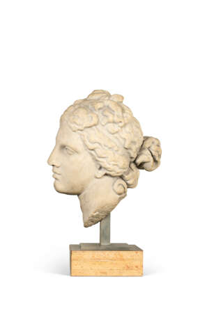 A WHITE MARBLE HEAD OF APHRODITE - Foto 3