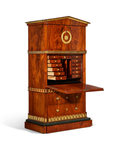 A GERMAN ORMOLU-MOUNTED AND BRONZED MAHOGANY SECRETAIRE - фото 5