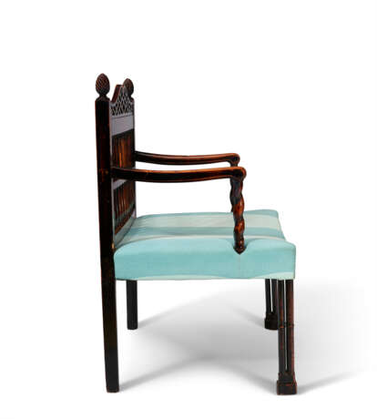 A GEORGE III PROVINCIAL FRUITWOOD AND EBONIZED LOW ARMCHAIR - фото 3