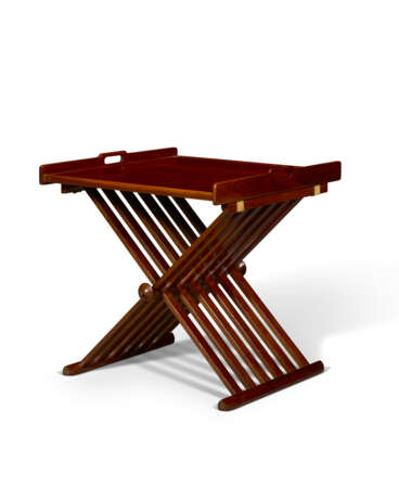 A PAIR OF WALNUT X-FORM CAMPAIGN FOLDING TRAY TABLES - фото 5