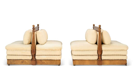 A PAIR OF BIEDERMEIER FRUITWOOD CANAPES A CONFIDENTS - Foto 2