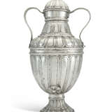 A SILVER-PLATED TWO-HANDLED URN AND COVER - photo 1