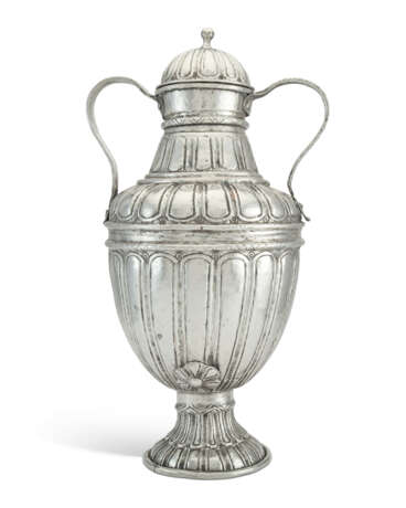 A SILVER-PLATED TWO-HANDLED URN AND COVER - photo 1