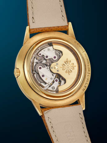 PATEK PHILIPPE, YELLOW GOLD PERPETUAL CALENDAR WRISTWATCH, WITH MOON PHASES, REF. 3450 - Foto 3