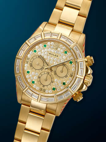 ROLEX, DAZZLING AND SPECTACULAR YELLOW GOLD, DIAMOND AND EMERALD-SET CHRONOGRAPH 'DAYTONA', REF. 16568BR - Foto 2