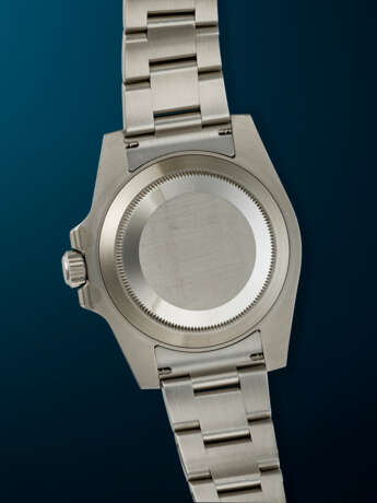 ROLEX, COVETED STAINLESS STEEL 'SUBMARINER', SO-CALLED 'HULK', REF. 116610LV - photo 3