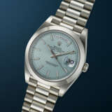 ROLEX, RARE AND HEAVY PLATINUM 'DAY-DATE', REF. 228206 - photo 2