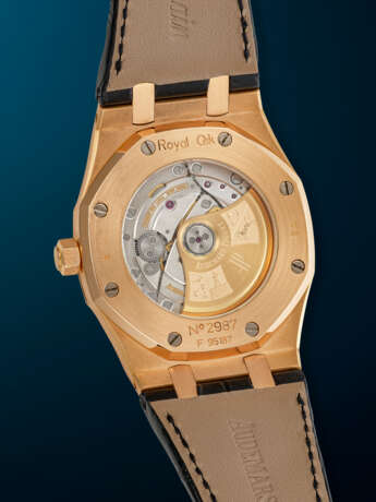 AUDEMARS PIGUET, PINK GOLD 'ROYAL OAK', REF. 15300OR - photo 3