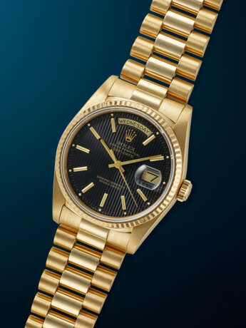 ROLEX, YELLOW GOLD 'DAY-DATE', WITH BLACK TAPESTRY DIAL, REF. 18238 - photo 2