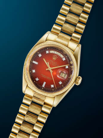 ROLEX, YELLOW GOLD AND DIAMOND-SET 'DAY-DATE', WITH RED VIGNETTE DIAL, REF. 1807 - photo 2