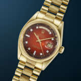 ROLEX, YELLOW GOLD AND DIAMOND-SET 'DAY-DATE', WITH RED VIGNETTE DIAL, REF. 1807 - photo 2