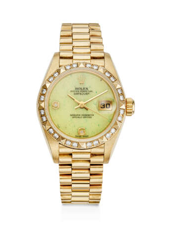 ROLEX, LADY YELLOW GOLD AND DIAMOND-SET ‘DATEJUST’, WITH GREEN STONE DIAL, REF. 69198 - Foto 1