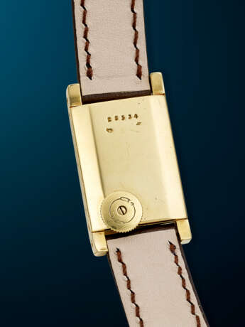 CARTIER, RARE YELLOW GOLD 'TANK DUOPLAN', WITH 'EAGLE BEAK' LUGS - фото 3