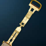 CARTIER, YELLOW GOLD 'CEINTURE AUTOMATIC' - фото 4