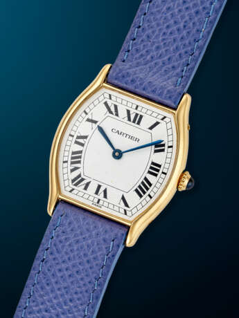 CARTIER, LARGE YELLOW GOLD 'DAUPHINE' - фото 2