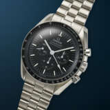 OMEGA, EXTREMELY RARE STAINLESS STEEL CHRONOGRAPH 'SPEEDMASTER', WITH KHANJAR SYMBOL, REF. 310.30.42.50.01.003 - фото 2