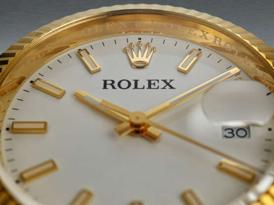 ROLEX, VERY HEAVY GILT BRASS AND GREEN LACQUER DISPLAY DESK CLOCK, REF. 8235 - фото 2