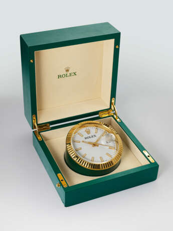 ROLEX, VERY HEAVY GILT BRASS AND GREEN LACQUER DISPLAY DESK CLOCK, REF. 8235 - фото 3