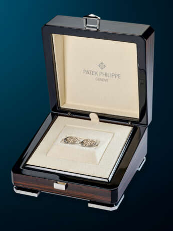 PATEK PHILIPPE, PAIR OF WHITE GOLD CUFFLINKS - фото 3