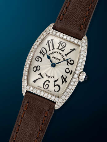 FRANCK MULLER, LADY'S WHITE GOLD AND DIAMOND-SET TONNEAU-SHAPED QUARTZ 'CURVEX', REF. 1752 QZ D - photo 2