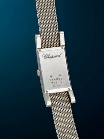 CHOPARD, WHITE GOLD AND DIAMOND-SET QUARTZ 'CLASSIC', WITH MOTHER-OF-PEARL DIAL, REF. 10/7221 - photo 3