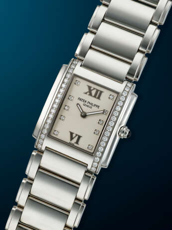 PATEK PHILIPPE, STAINLESS STEEL AND DIAMOND-SET 'TWENTY-4', REF. 4910/10A-011 - photo 2