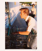 Aperçu. William Eggleston.Untitled (Supermarket Boy with Carts)