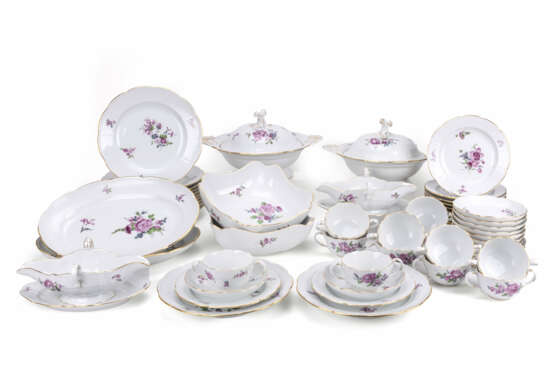 Meissen dinner service flower painting in purple camaieu - фото 1