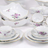 Meissen dinner service flower painting in purple camaieu - фото 2