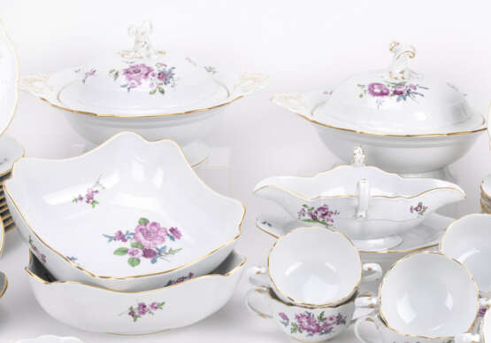 Meissen dinner service flower painting in purple camaieu - фото 3