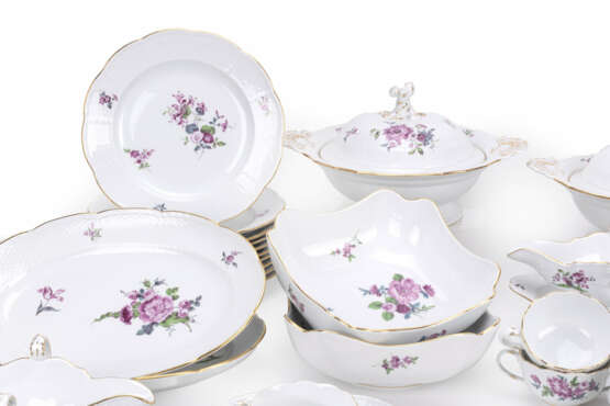 Meissen dinner service flower painting in purple camaieu - photo 4