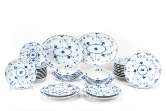 Royal Copenhagen dinner service 'Musselmalet' - photo 1