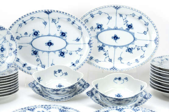 Royal Copenhagen dinner service 'Musselmalet' - photo 3