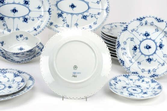 Royal Copenhagen dinner service 'Musselmalet' - photo 6