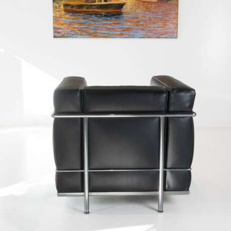 Cassina Grand Confort armchair 'LC2', design by Le Corbusier - photo 3