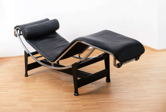 Chaise longue 'LC4', design by Le Corbusier - фото 2