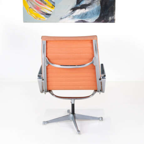 Herman Miller lounge chair 'EA116', design by Charles & Ray Eames - photo 3