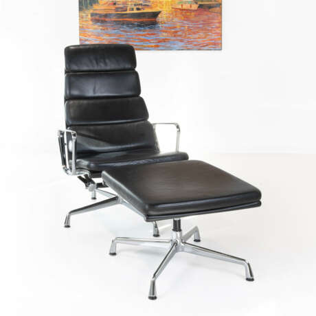 Eames Soft Pad Chair 'EA 222' & Ottoman 'EA 223', design by Charles & Ray Eames - photo 1