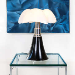 Table lamp 'Pipistrello', design by Gae Aulenti