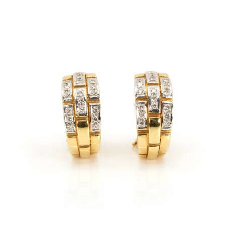 Pair of diamond hoop earrings - фото 1