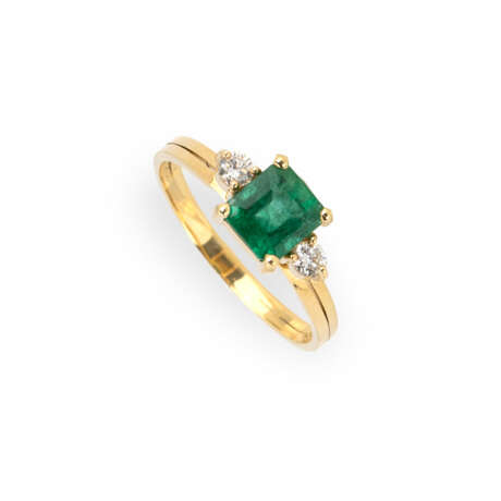 Emerald diamond ring - фото 1