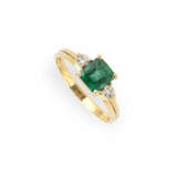 Emerald diamond ring - фото 1