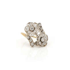 Floral ring set with diamonds